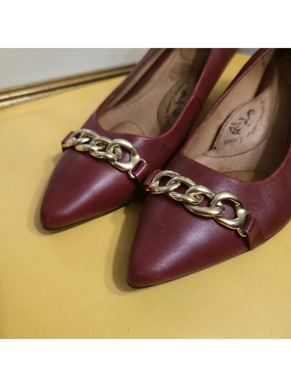 Sofft Abbott Women burgundy Leather Wedge Pumps Woth Gold Chain Point Size 9M